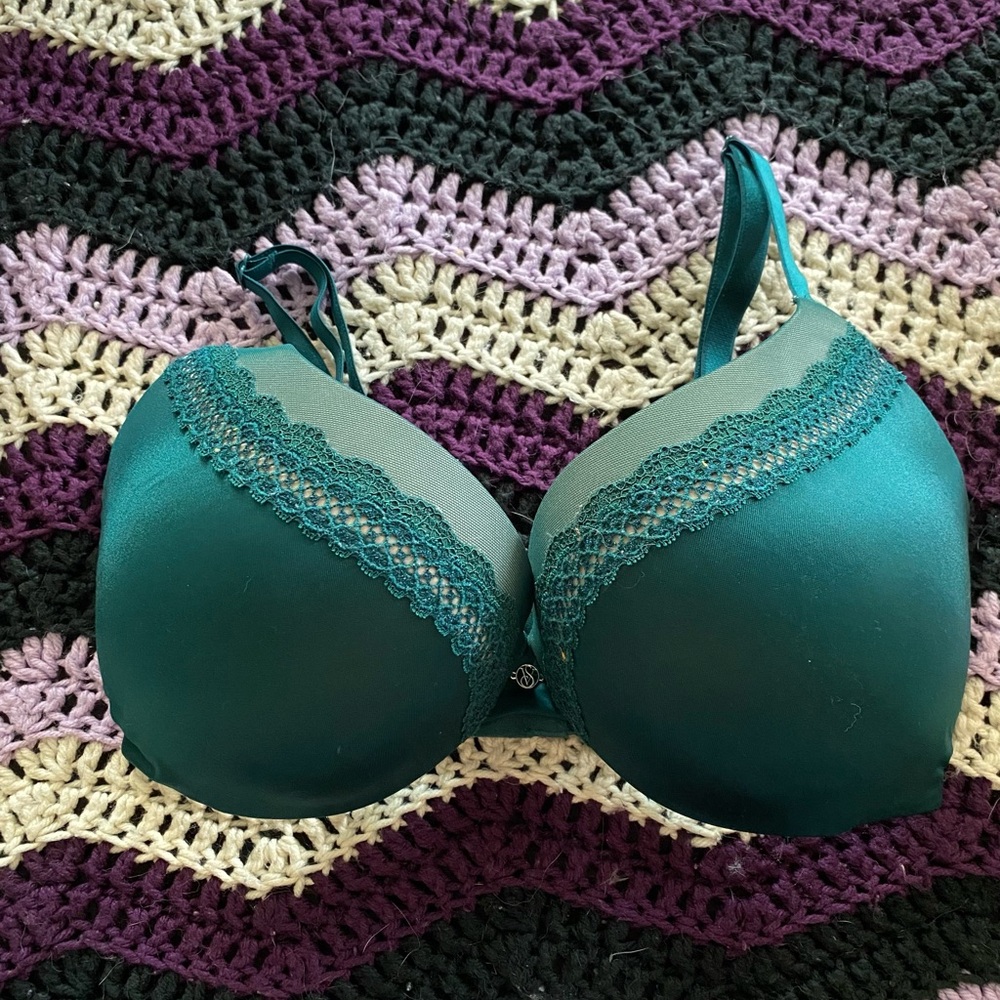 Emerald VS Bra